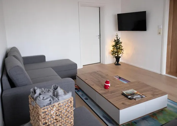 The Head Elf - By Sharpcat ロヴァニエミ