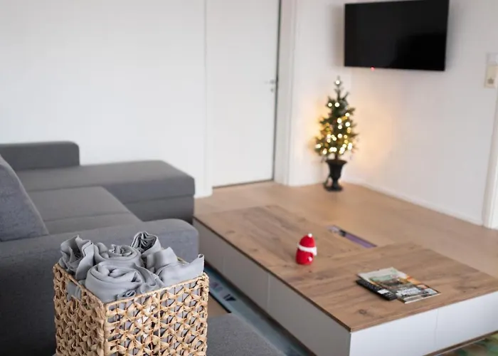 The Head Elf - By Sharpcat ロヴァニエミ